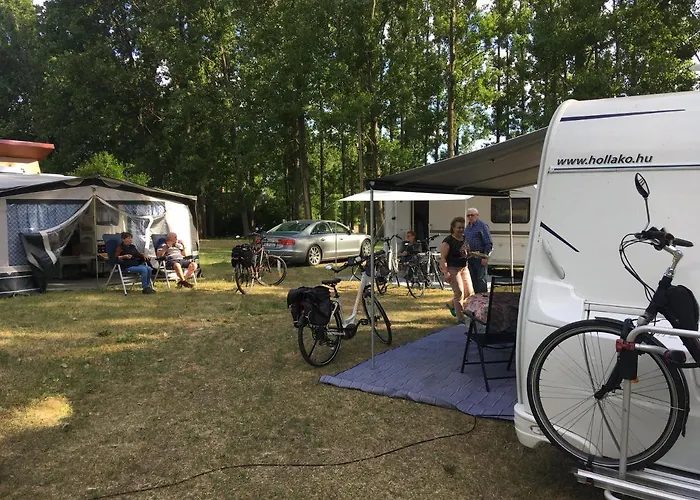 Toparti Camping *